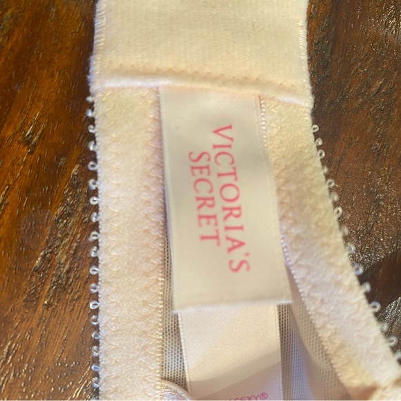 Victoria's Secret Very Sexy Push Up Balconet Bra Size 36D - Picture 9 of 10